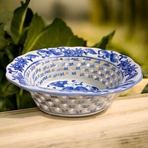 Chinoiserie Porcelain Pierced
Oval Bowl Blue and White
Blueberry Fruit Design